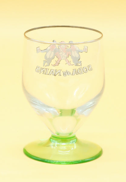 Ancien verre émaillé Soda des Nains