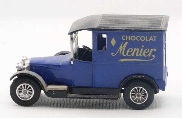 Ancien véhicule chocolat Menier