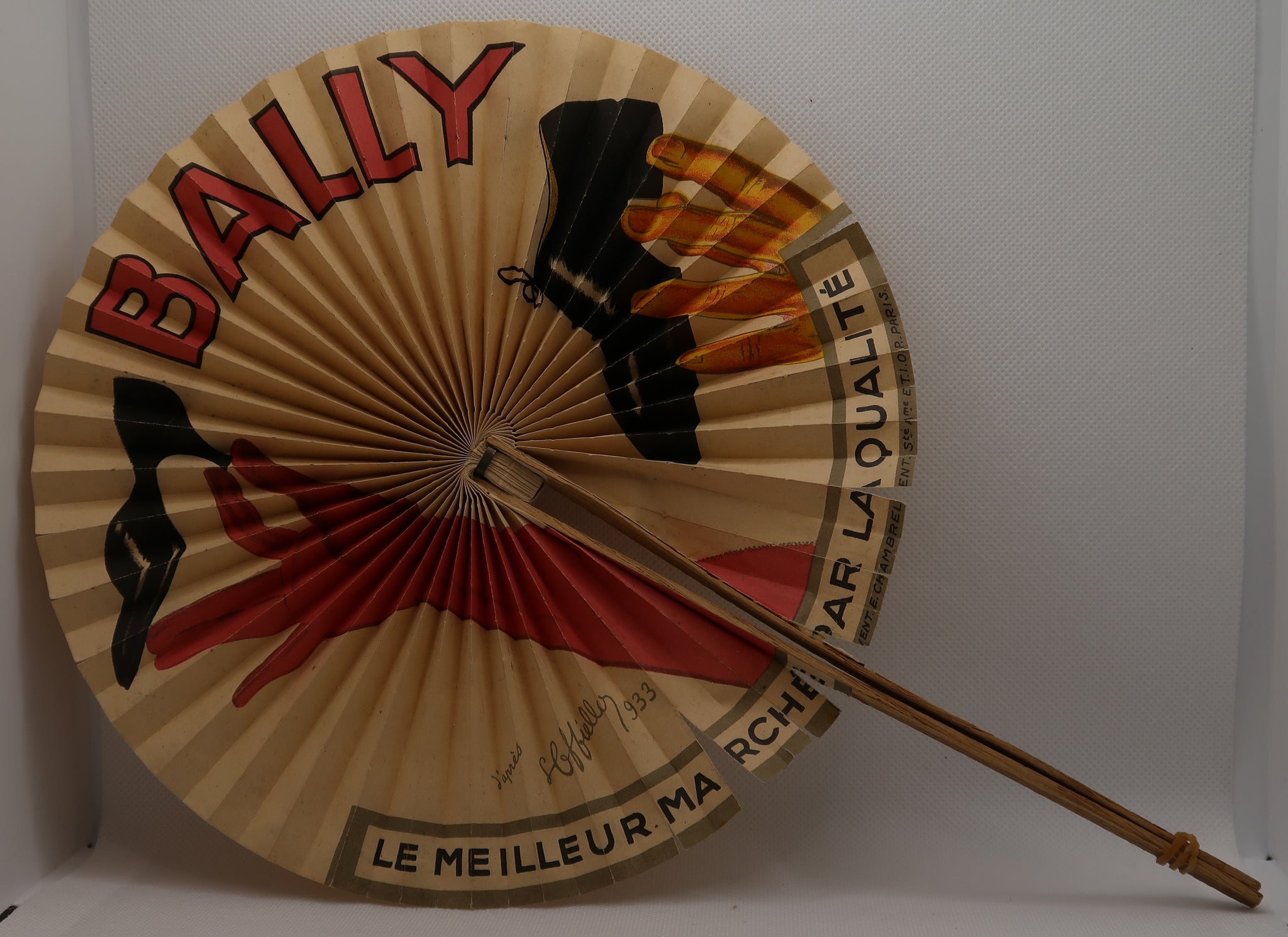 Eventail original ancien publicitaire Bally