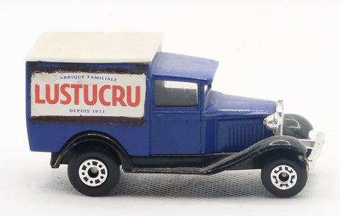 Ancien véhicule fabrique familiale Lustucru